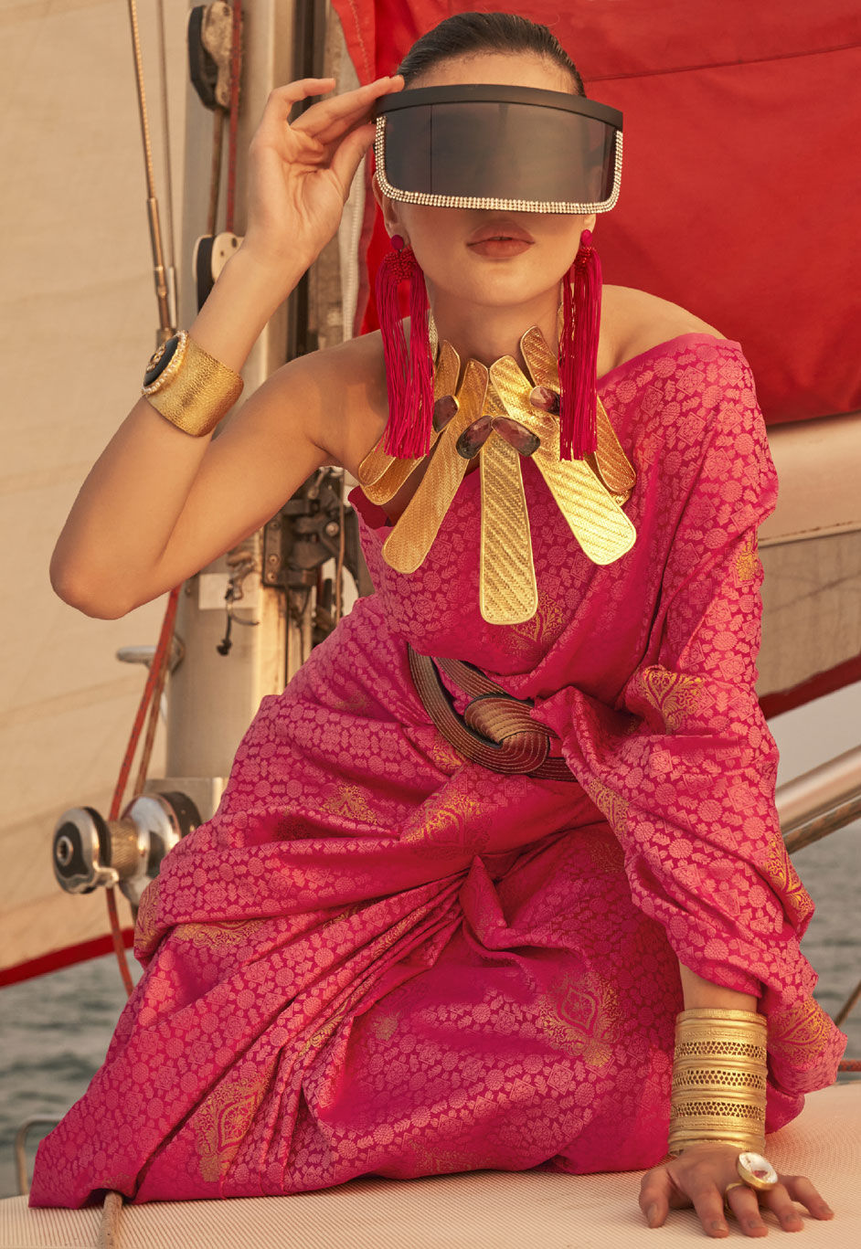 Dark Pink Graceful Silk Blend Kanjivaram Saree with Tassel Detailing Secondary image