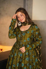 Load image into Gallery viewer, Deep Green Maslin Designer Suit Set with Heavy Digital Print ClothsVilla