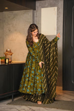 Load image into Gallery viewer, Deep Green Maslin Designer Suit Set with Heavy Digital Print ClothsVilla