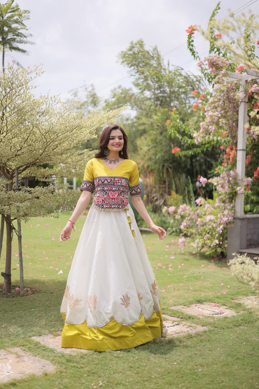 Designer Kutchi Gamthi Lehenga Choli ClothsVilla