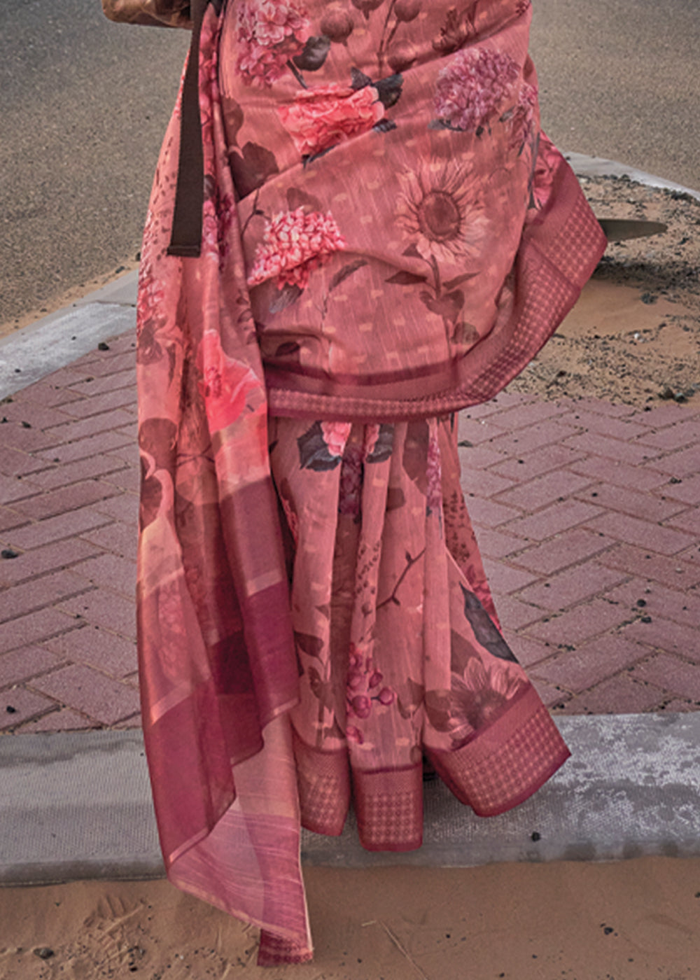 Dusty Red Elegant Blended Linen Silk Saree – Breathable & Stylish for All Seasons Clothsvilla