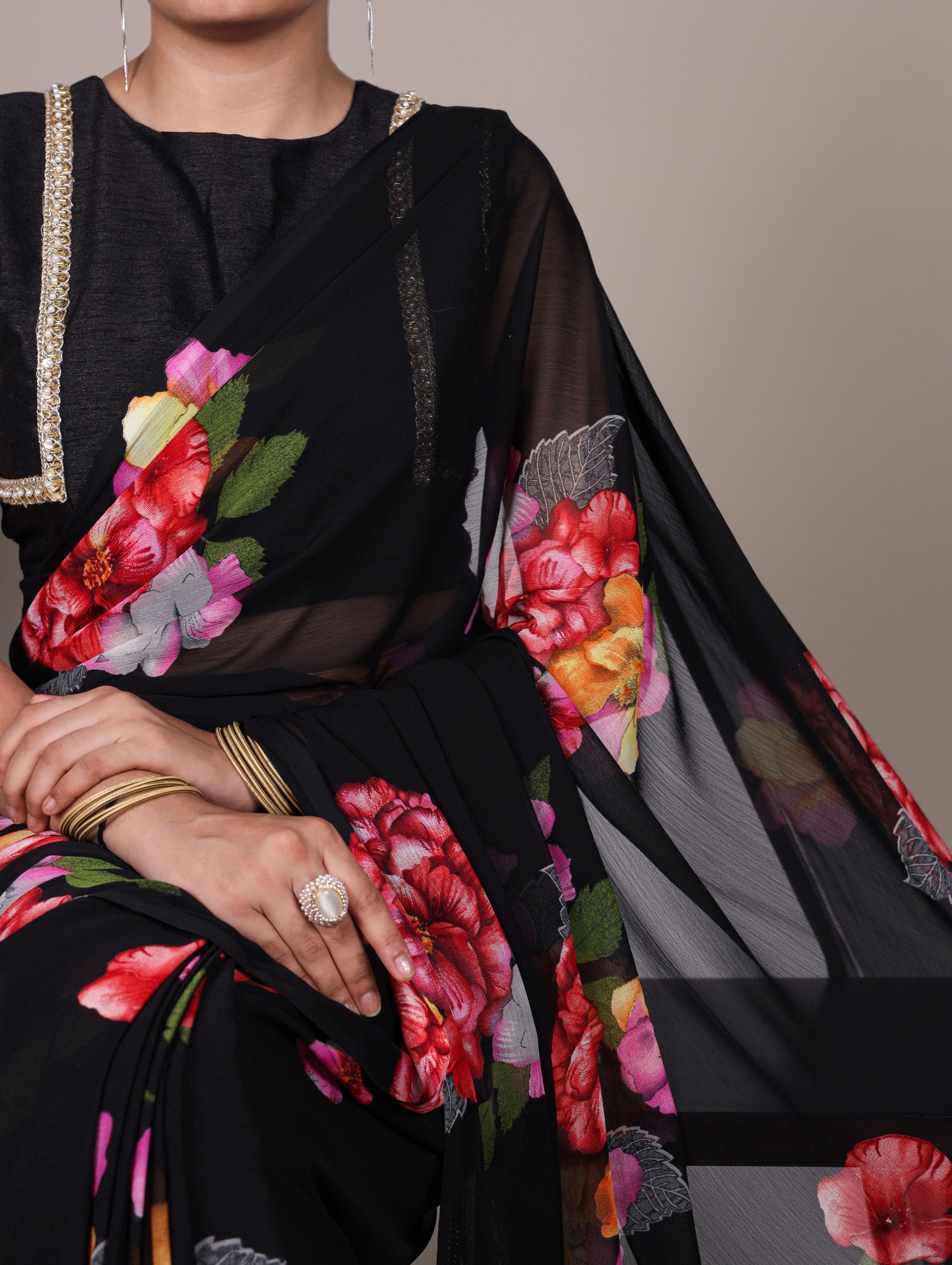 Elegant Chiffon Floral Printed Saree with Banglory Lace-Touch Stitched Blouse – Lightweight Designer Saree for Effortless Grace ClothsVilla