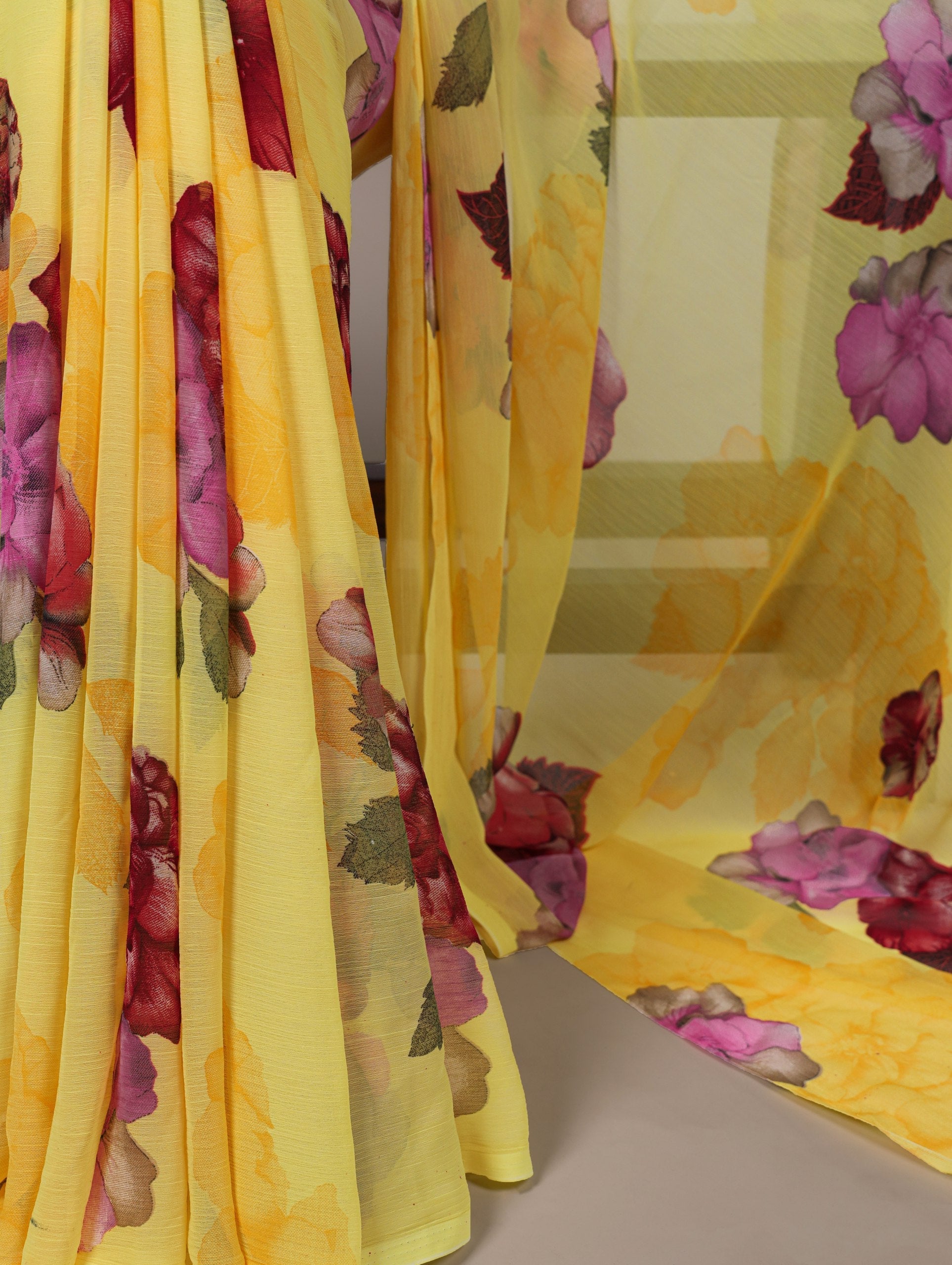 Elegant Chiffon Floral Printed Saree with Banglory Lace-Touch Stitched Blouse – Lightweight Designer Saree for Effortless Grace ClothsVilla