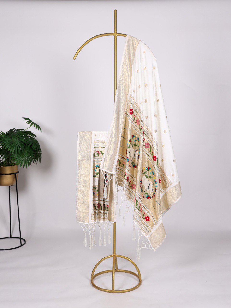 Elegant Jacquard Paithani Dupatta with Zari Weaving & Tassels ClothsVilla
