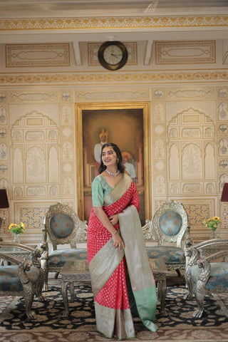 Elegant Kanjivaram Silk Saree with Zari Weaving Work with Blouse ClothsVilla