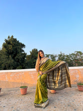 Load image into Gallery viewer, Exquisite Mint Green &amp; Black Jacquard Pure Soft Banarasi Silk Saree with Stylish Blouse Piece ClothsVilla.com