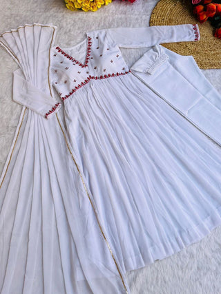 Exquisite White Fox Georgette Gown Elegance Blossoms with Dazzling Dupatta & Pants ClothsVilla