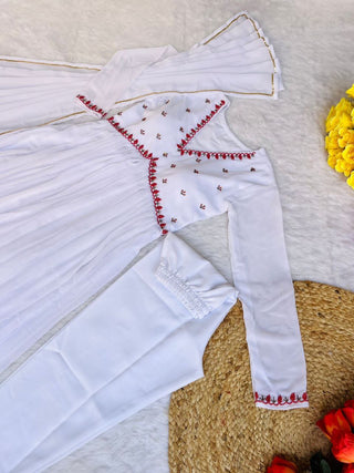 Exquisite White Fox Georgette Gown Elegance Blossoms with Dazzling Dupatta & Pants ClothsVilla