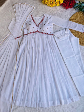 Exquisite White Fox Georgette Gown Elegance Blossoms with Dazzling Dupatta & Pants ClothsVilla