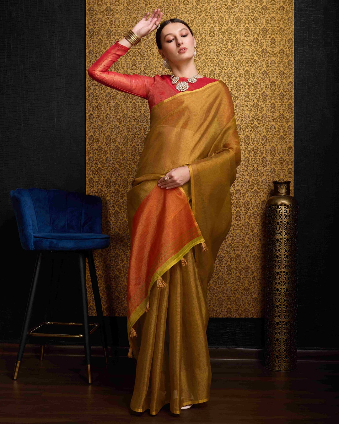 Gold Elegant Woven Design Linen Blend Saree with Zari Border Secondary image