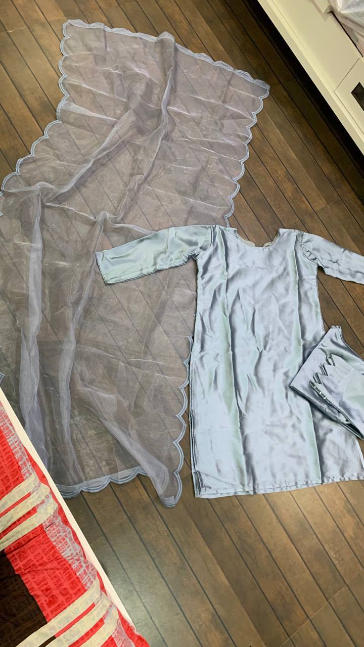 Gray Effortless Elegance – Japan Silk Suit with Organza Dupatta Clothsvilla Main image