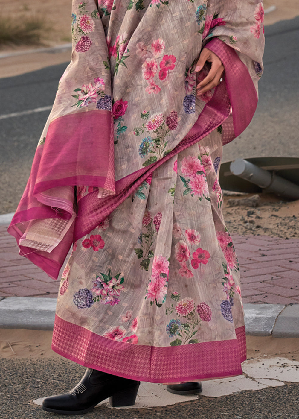 Gray Elegant Blended Linen Silk Saree – Breathable & Stylish for All Seasons Clothsvilla