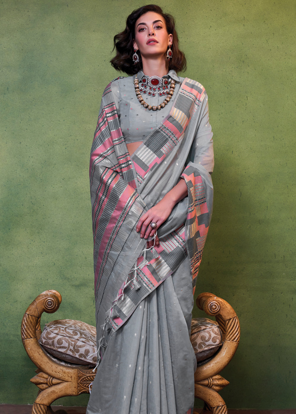 Gray Elegant Cotton Silk Blended Saree – Graceful & Lustrous Drape Secondary image