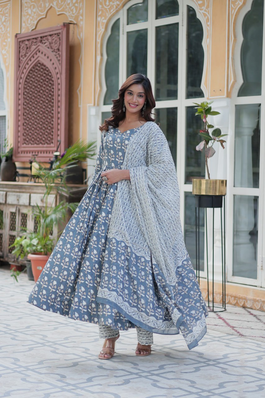 Gray Pure Elegance – Cotton 3-Piece Set ClothsVilla