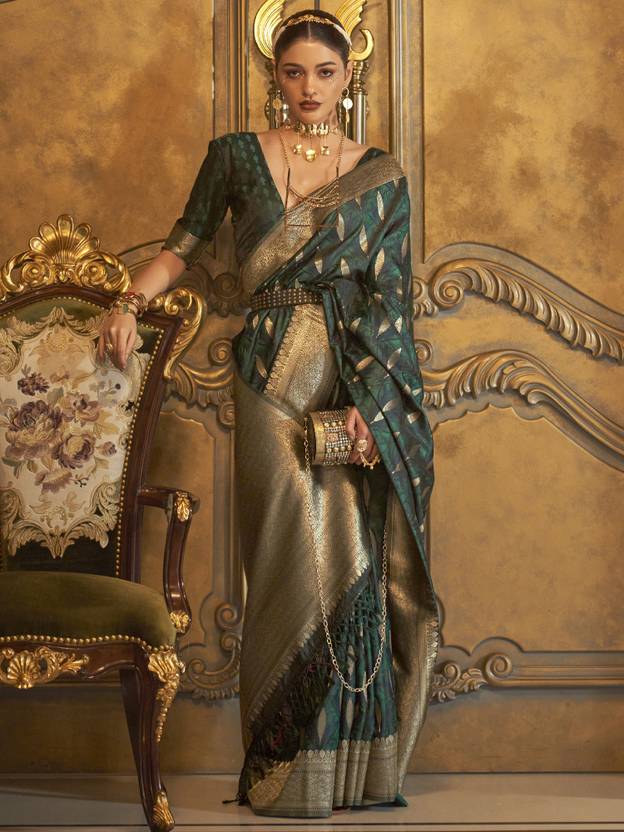 Green Classic Banarasi Silk Blend Saree – Perfect for Weddings & Festive Occasions ClothsVilla