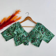 Load image into Gallery viewer, Green Elegant Hand-Embroidered Tofu Silk Blouse with Sequins ClothsVilla