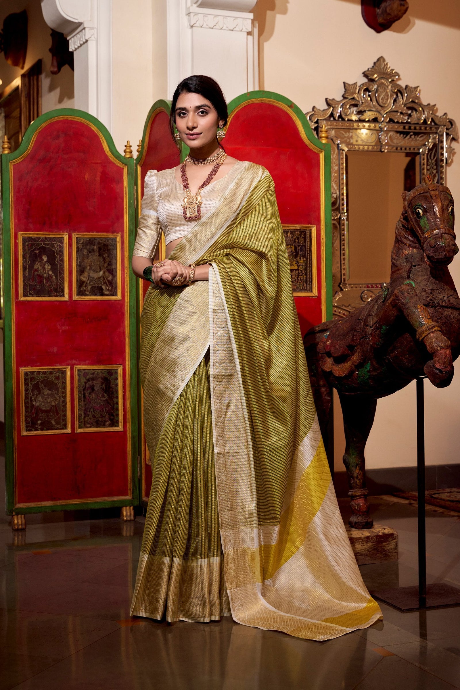 Green Elegant Jacquard Chex Saree with Zari Weaving Work – Includes Matching Blouse Piece Clothsvilla