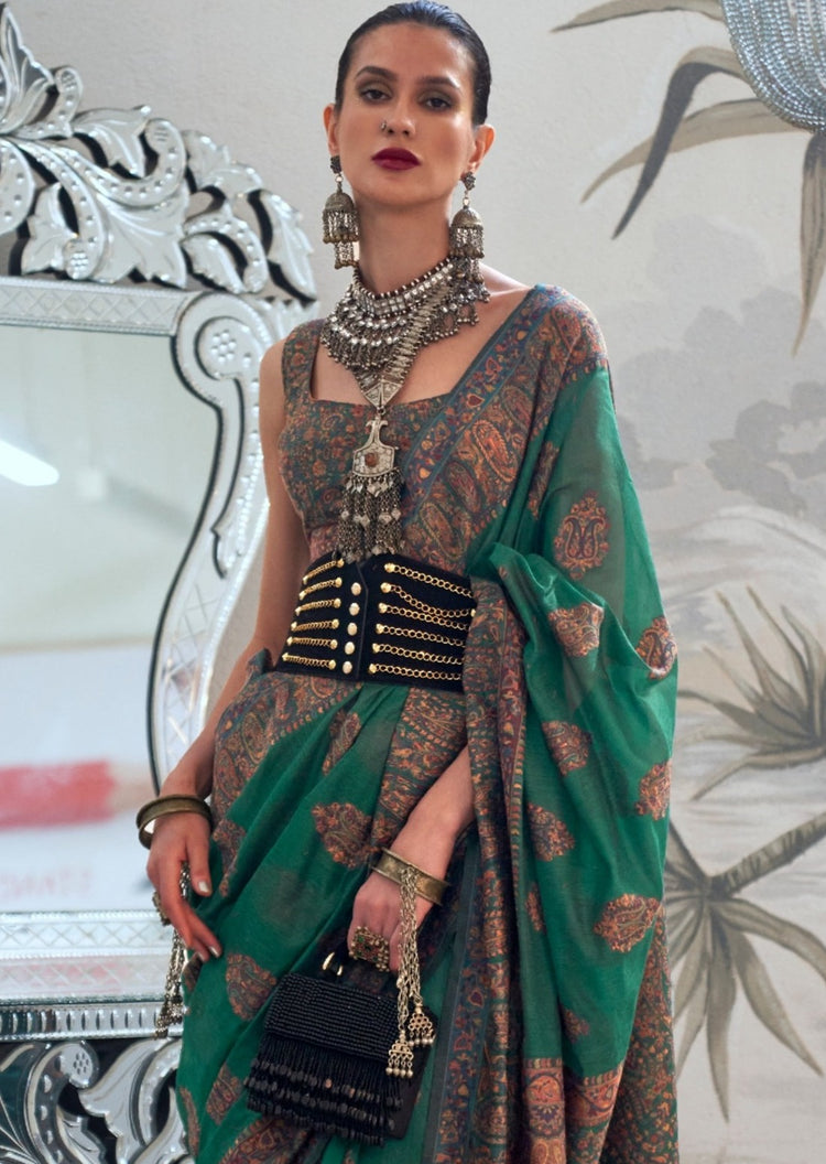 Green Graceful Silk Saree with Unstitched Blouse Piece Elegant Ethnic Wear ClothsVilla