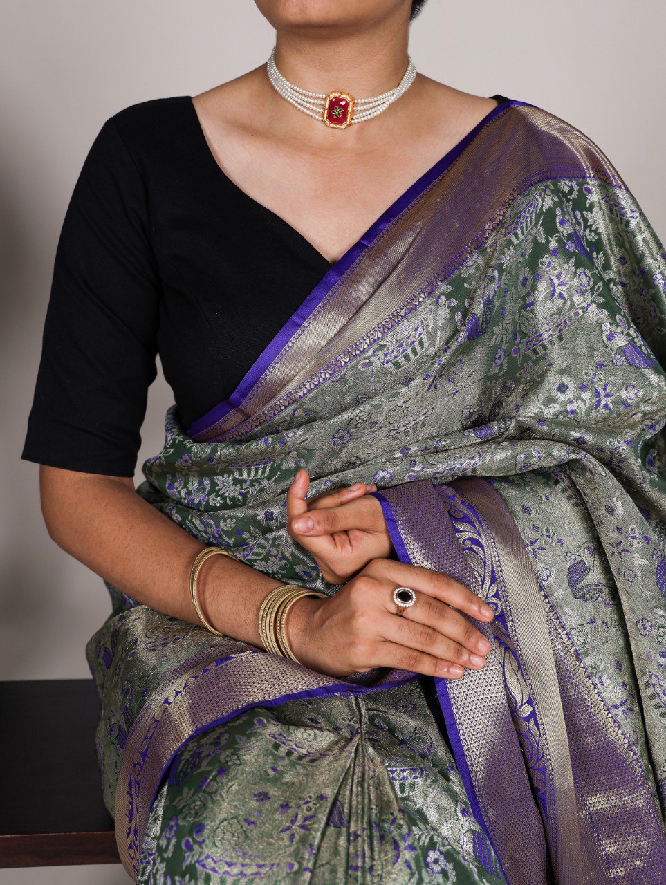 Green Jacquard Silk Saree with Exquisite Zari Weaving – Perfect for Elegant Occasions