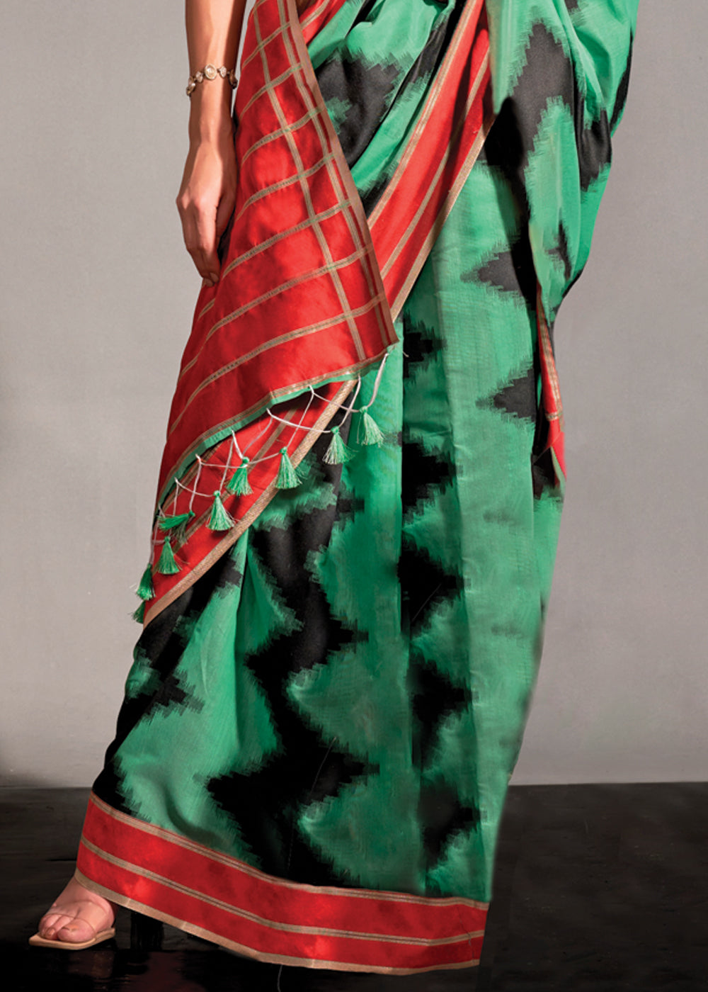 Green Regal Banarasi Blended Silk Saree – Timeless Elegance for Grand Occasions ClothsVilla