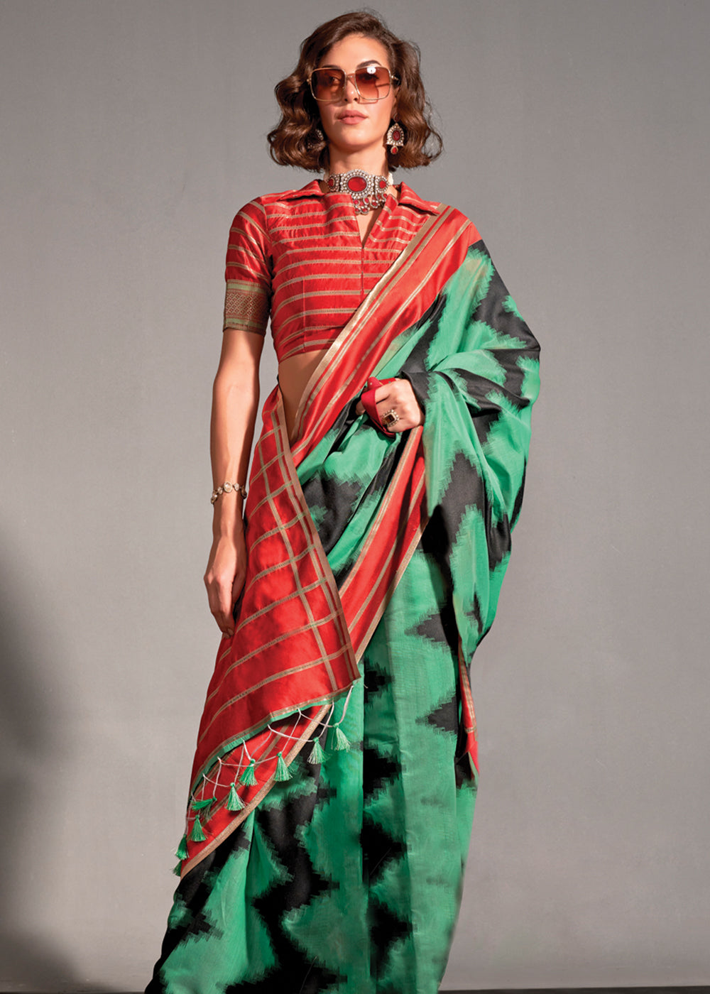 Green Regal Banarasi Blended Silk Saree – Timeless Elegance for Grand Occasions Secondary image