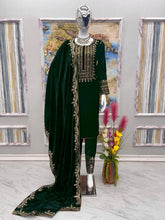 Load image into Gallery viewer, Green Stunning Look Collection - Elegant Velvet Ensemble Clothsvilla