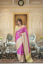 Load image into Gallery viewer, Kanjivaram Silk Pink Saree with Zari Weaving Work with Blouse ClothsVilla