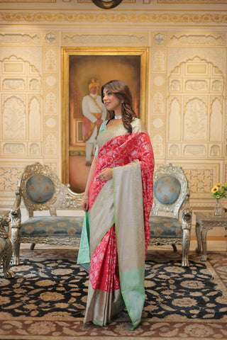 Kanjivaram Silk Red Saree with Zari Weaving & Unstitched Blouse ClothsVilla