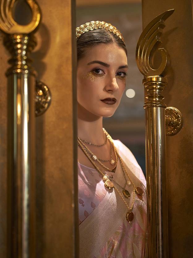 Light Pink Classic Banarasi Silk Blend Saree – Perfect for Weddings & Festive Occasions ClothsVilla