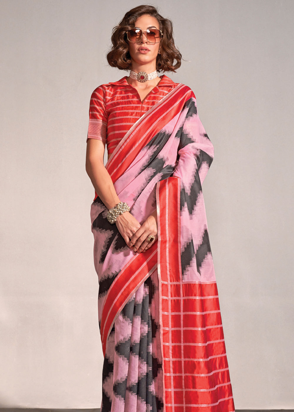 Light Pink Regal Banarasi Blended Silk Saree – Timeless Elegance for Grand Occasions Secondary image