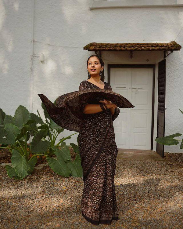 Black Pure Cotton  Linen Saree Weaved With  Zari Comes With Tassels LINEN