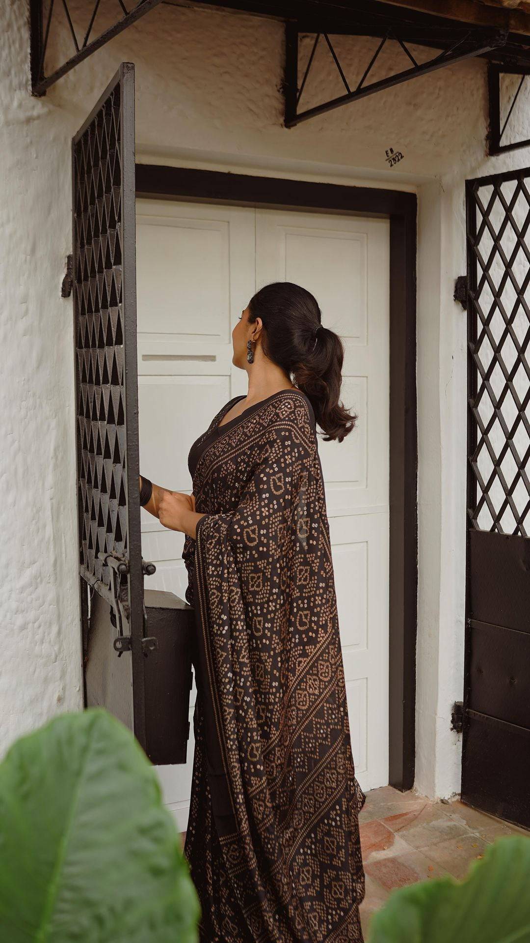 Black Pure Cotton  Linen Saree Weaved With  Zari Comes With Tassels LINEN
