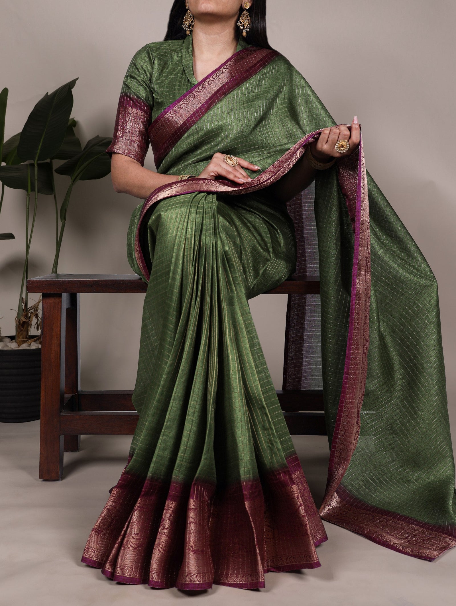 Mehendi Elegant Dola Chex Saree with Zari Weaving & Matching Blouse Piece ClothsVilla
