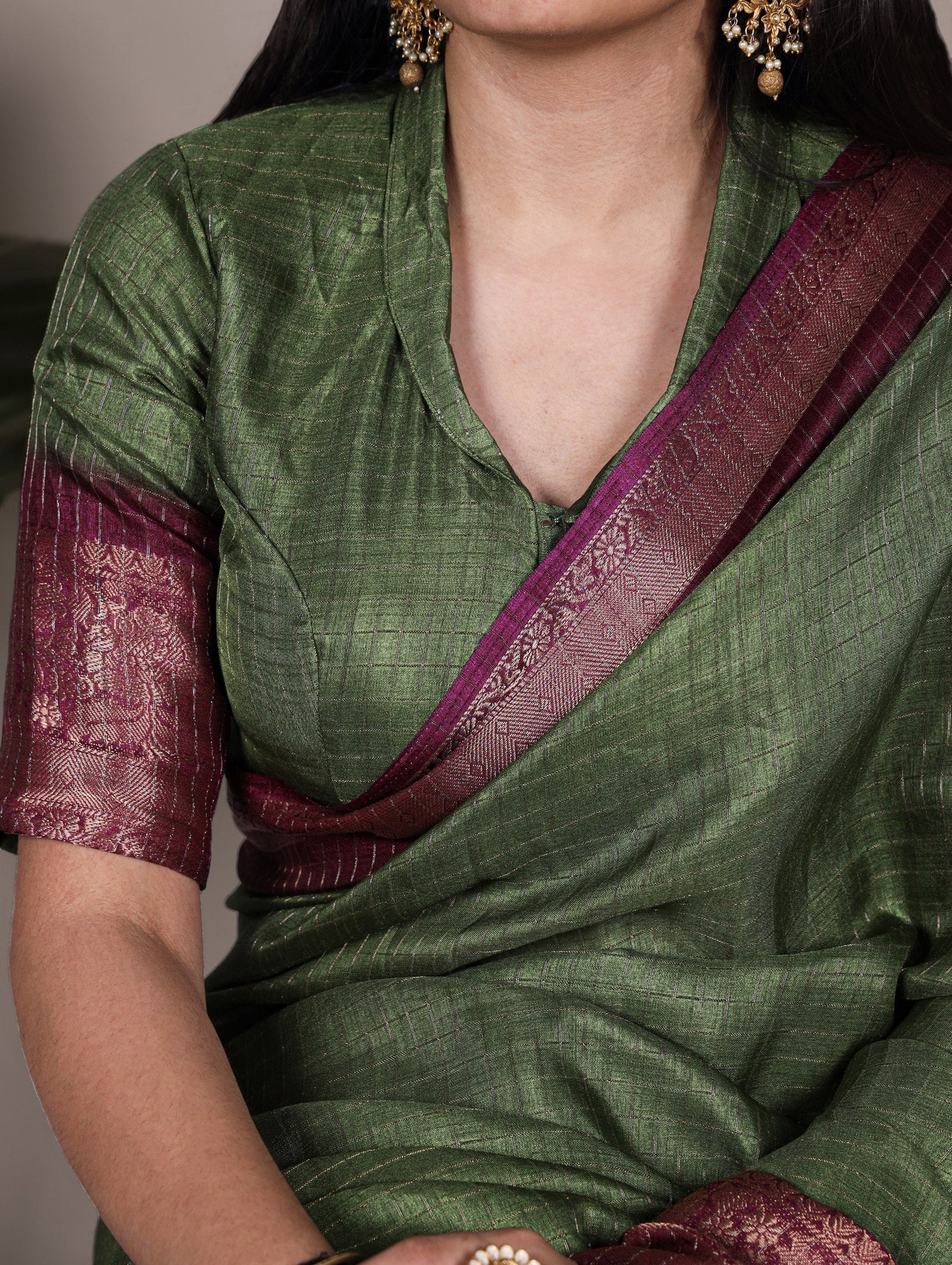 Mehendi Elegant Dola Chex Saree with Zari Weaving & Matching Blouse Piece ClothsVilla
