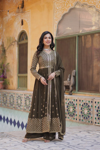 Mehendi Elegant Embroidered Faux Georgette Kurti Set with Pant & Dupatta – Luxe Ethnic Wear