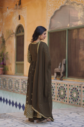 Mehendi Elegant Embroidered Faux Georgette Kurti Set with Pant & Dupatta – Luxe Ethnic Wear