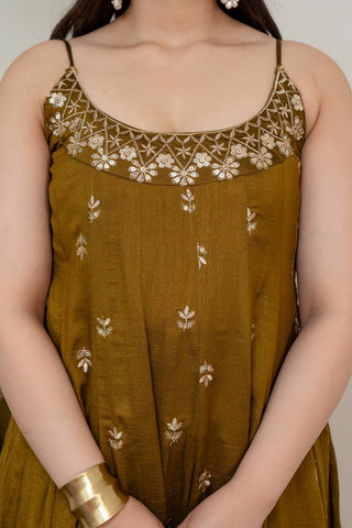 Mehendi Glamorous Silk Gown Set ClothsVilla