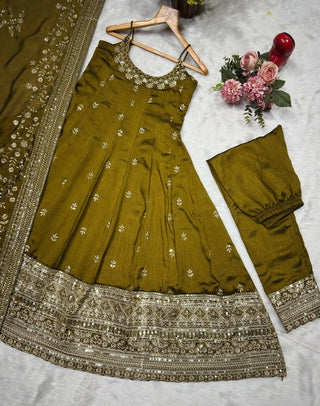 Mehendi Glamorous Silk Gown Set ClothsVilla