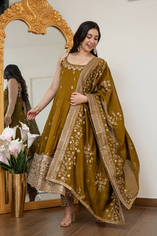 Mehendi Glamorous Silk Gown Set ClothsVilla