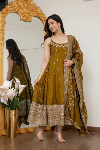 Mehendi Glamorous Silk Gown Set ClothsVilla