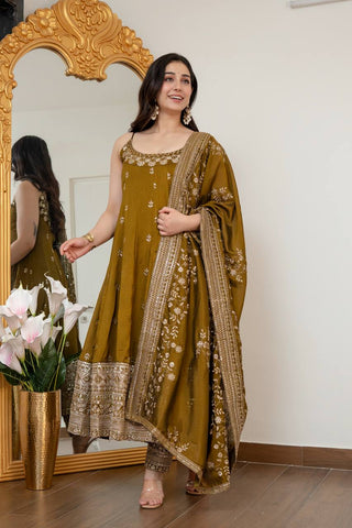 Mehendi Glamorous Silk Gown Set ClothsVilla