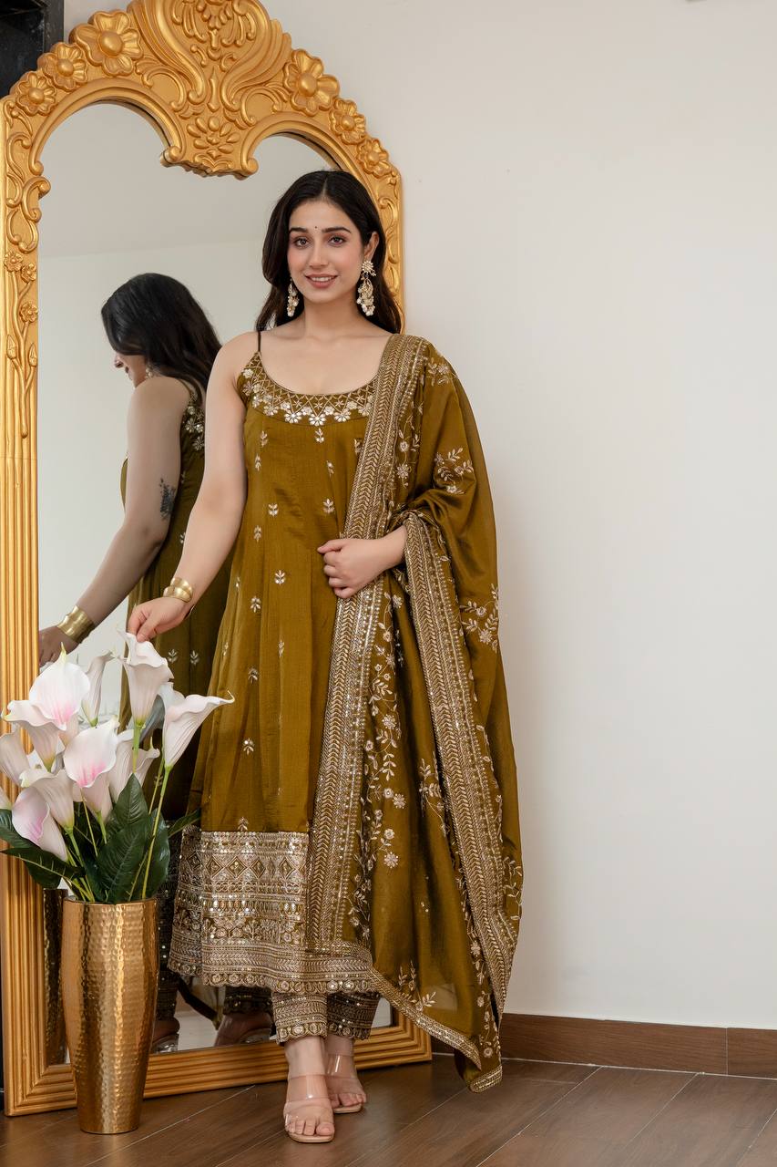Mehendi Glamorous Silk Gown Set ClothsVilla