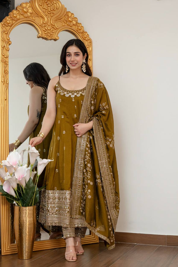Mehendi Glamorous Silk Gown Set ClothsVilla