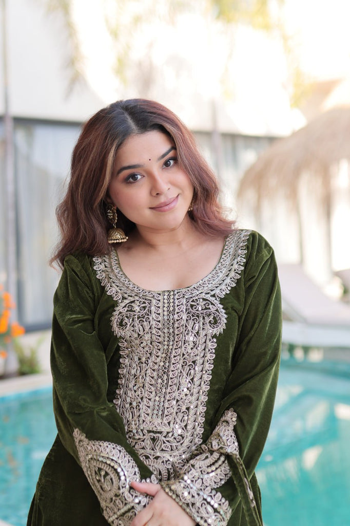 Mehendi Velvet Top Pant Set & Matching Batwa