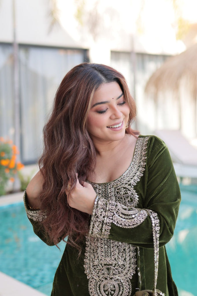 Mehendi Velvet Top Pant Set & Matching Batwa