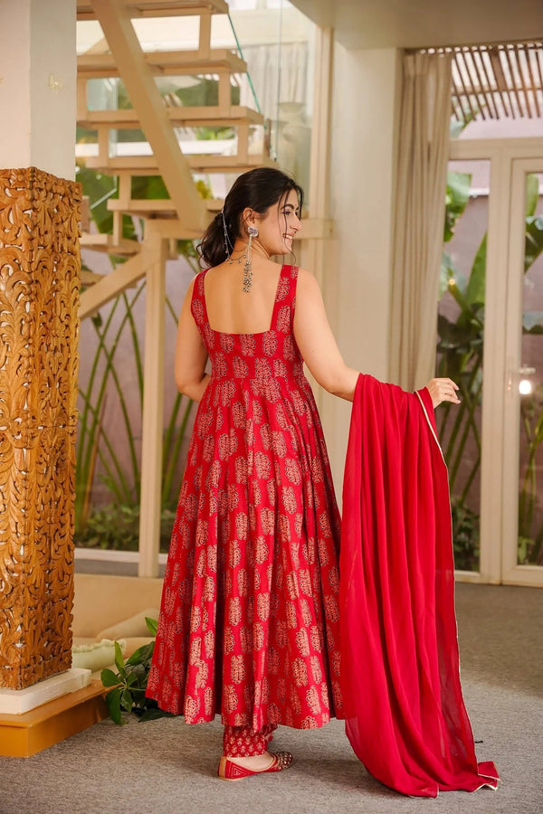 Muslin Digital Print Anarkali Kurti Pant Dupatta Set Clothsvilla