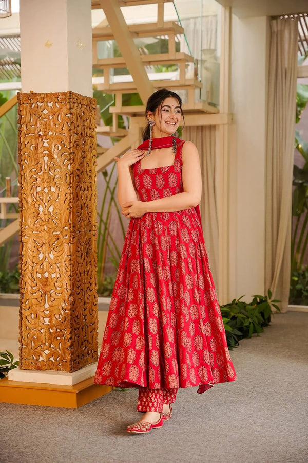 Muslin Digital Print Anarkali Kurti Pant Dupatta Set Clothsvilla