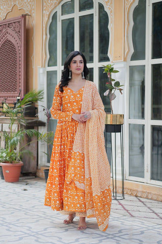 Orange Pure Elegance – Cotton 3-Piece Set ClothsVilla