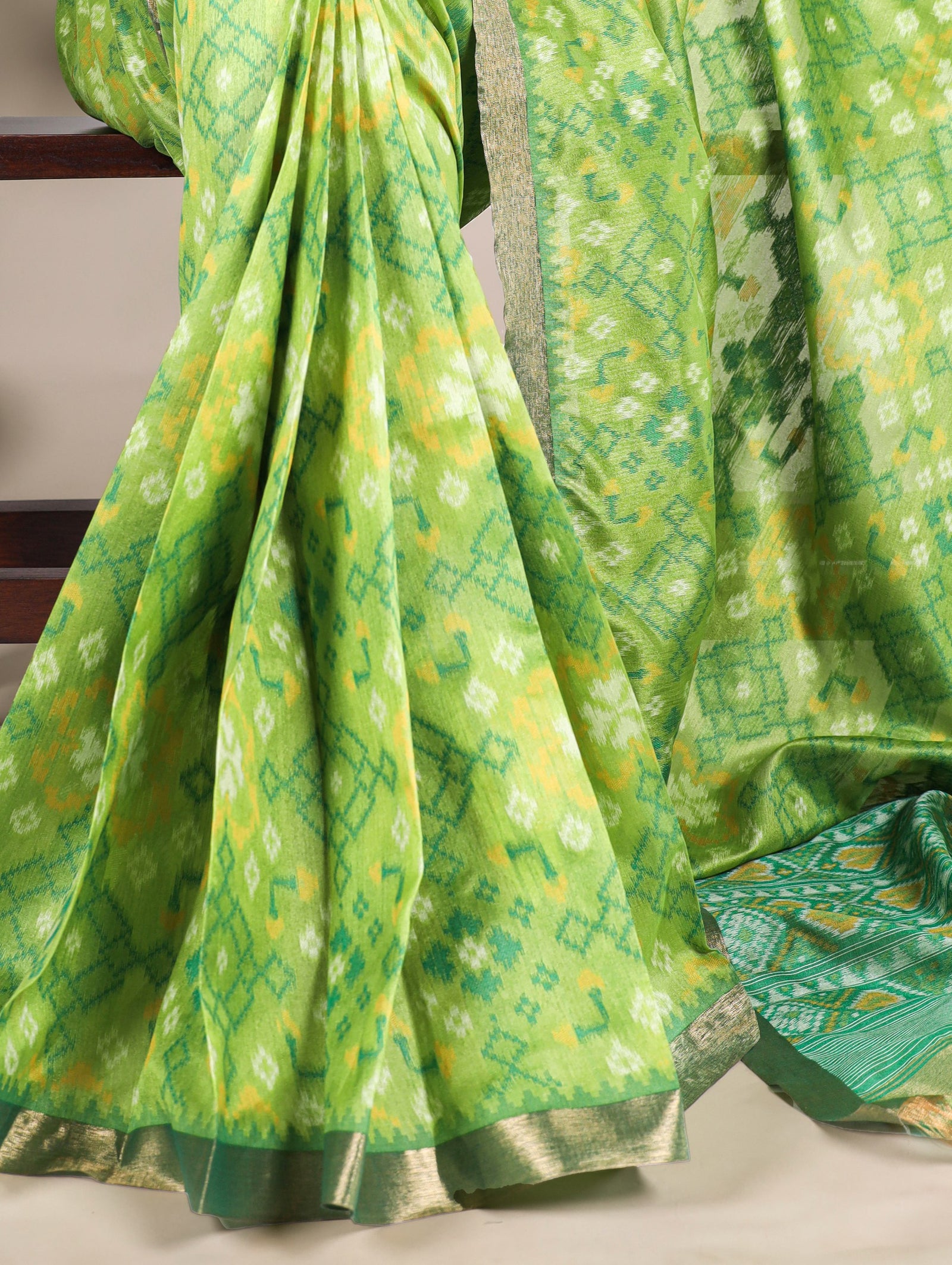 Parrot Patola Love Jacquard Silk Saree with Zari Weaving Work & Unstitched Blouse