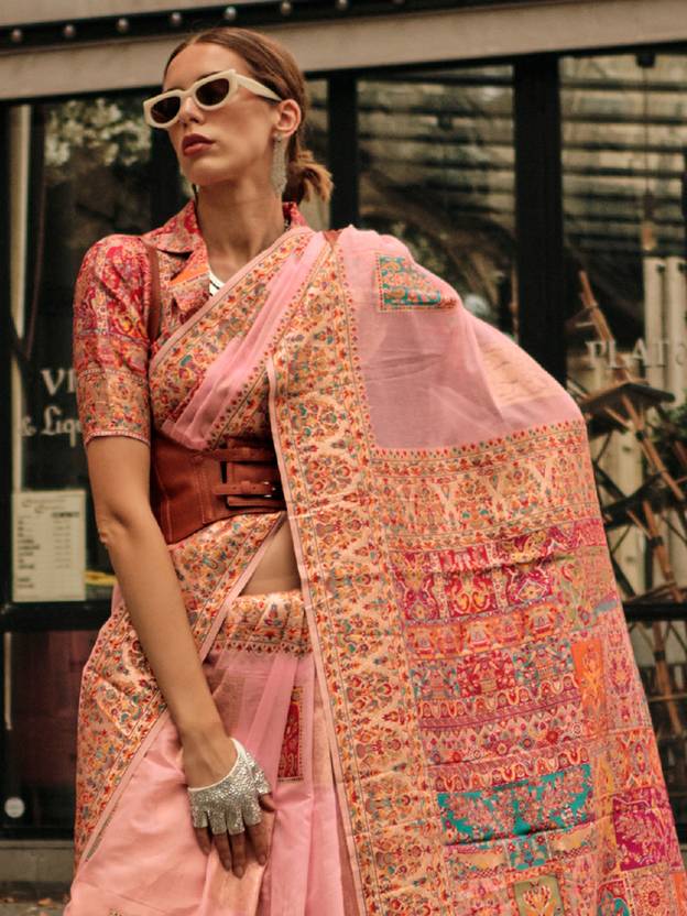 Peach Elegant Banarasi Silk Blend Woven Saree with Unstitched Blouse Piece Secondary image